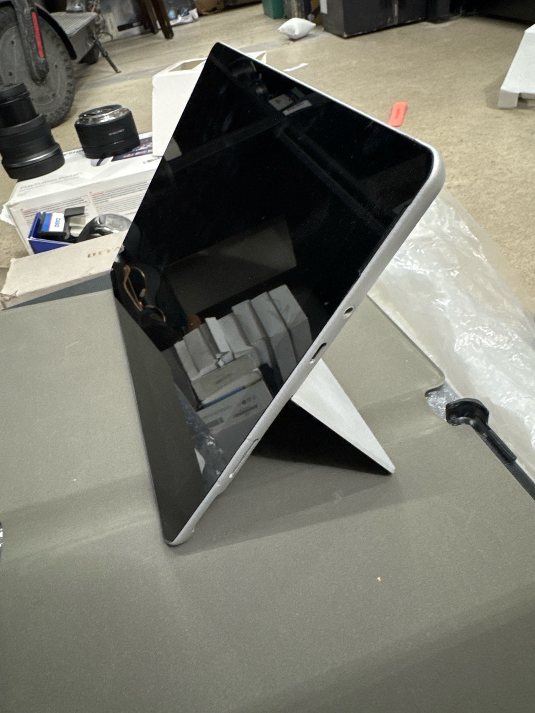 Microsoft Surface Go 8GB / 128GB W10P 10 PIXELSENSE (Pen & Keyboard Not Included)-JTU-00001