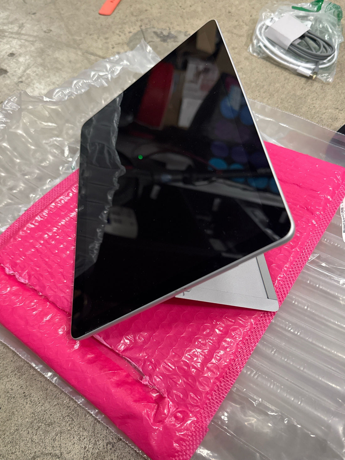 Microsoft Surface Go 2 (2020) - 10.5 Touch-Screen - Intel Pentium - 8GB Memory - 128GB SSD - Wifi - Platinum
