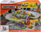 Matchbox Toy Car Track Set, Spin Cyclone Car Wash Playset with 1:64 Scale Corvette & Tow Truck, Features Spinning Wash Tunnel, Tune-Up Shop & Parking