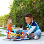 Matchbox Toy Car Track Set, Spin Cyclone Car Wash Playset with 1:64 Scale Corvette & Tow Truck, Features Spinning Wash Tunnel, Tune-Up Shop & Parking