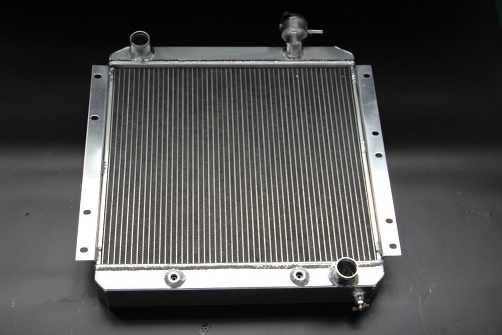 3 Row Racing Aluminum Radiator For 58-84 Toyota Land Cruiser FJ40 FJ45 ZF180 