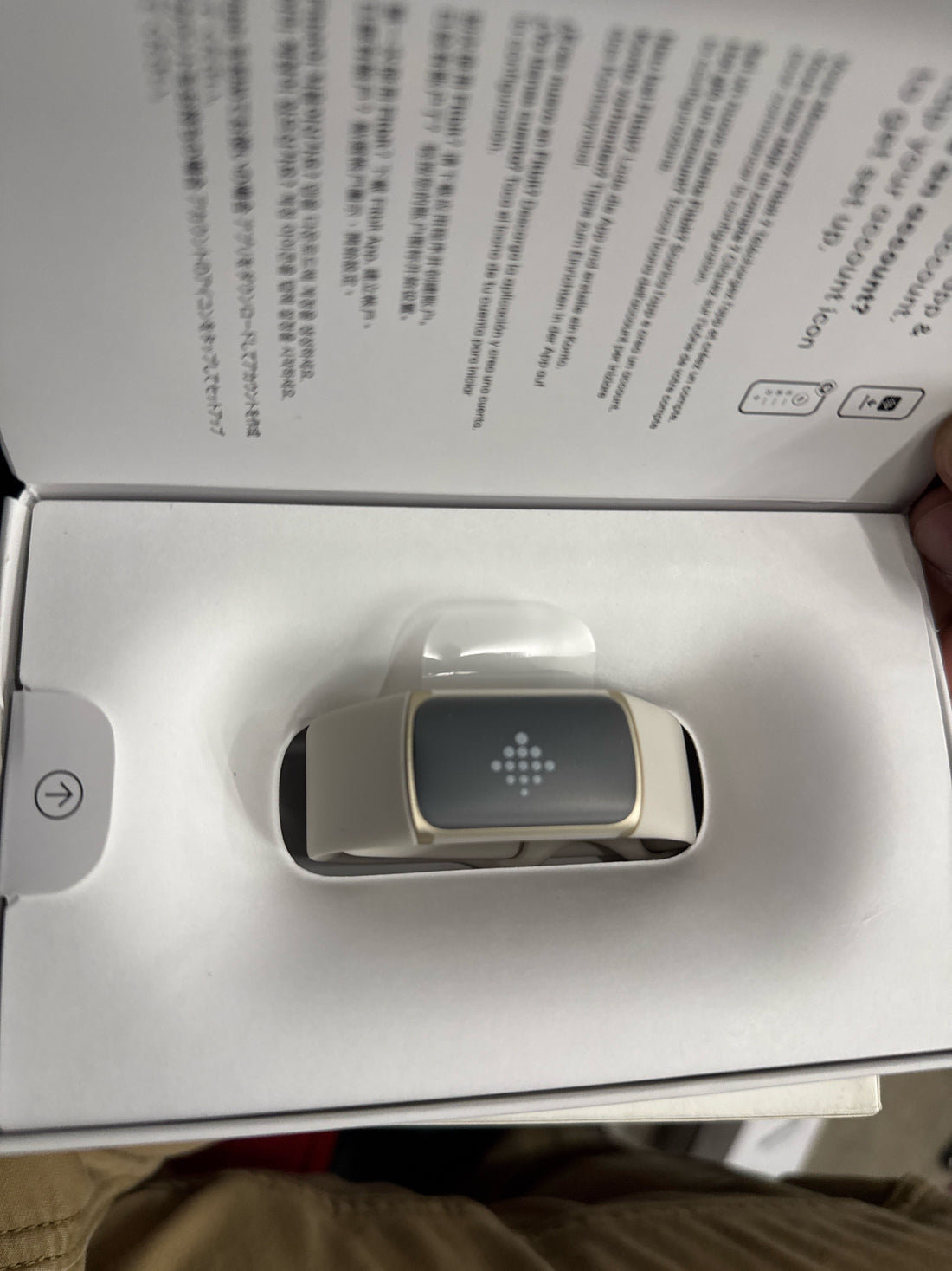 Fitbit Charge 5 Advanced Health & Fitness Tracker with Built-in GPS, Stress Management Tools, Sleep Tracking, 24/7 Heart Rate and More, Lunar White/Soft Gold, One Size (S &L Bands Included)