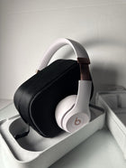 Beats Solo 4 - Wireless Bluetooth On-Ear Headphones, Apple & Android Compatible, Up to 50 Hours of Battery Life - Cloud Pink