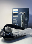 No charger Philips Electric Shaver Series 7000, Wet & Dry with SkinIQ technology & Cable-free Quick Clean Pod, S7882/50